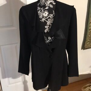 Gianni Sport size 6 Black jacket satin detailed collar one button oversized